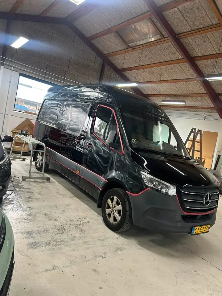 Vi er gået på weekend , efter endnu en uge med massere af opgaver. En tømrermester synes bilen træng